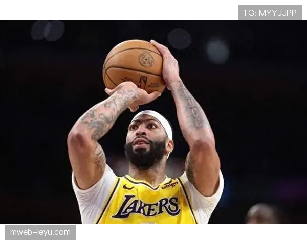 戴维斯传球视野惊艳全场,率队逆转取胜状态回暖 戴维斯传球视野惊艳全场,率队逆转取胜状态回暖