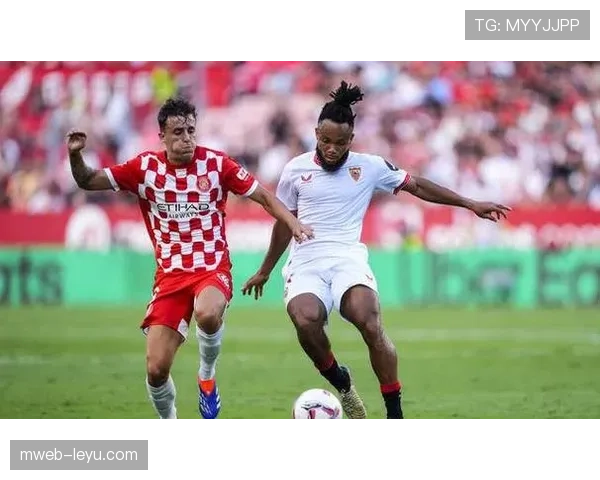 塞维利亚后防线稳固,若能保持状态有望争夺联赛胜利 塞维利亚后防线稳固,若能保持状态有望争夺联赛胜利