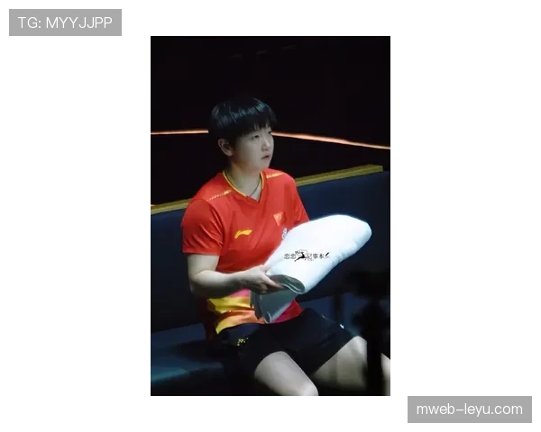 孙颖莎一天喝五杯冰美式，训练完直接瘫成猫饼