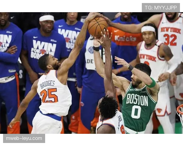 布里奇斯无球跑动制造空位，3D价值在季后赛进一步凸显